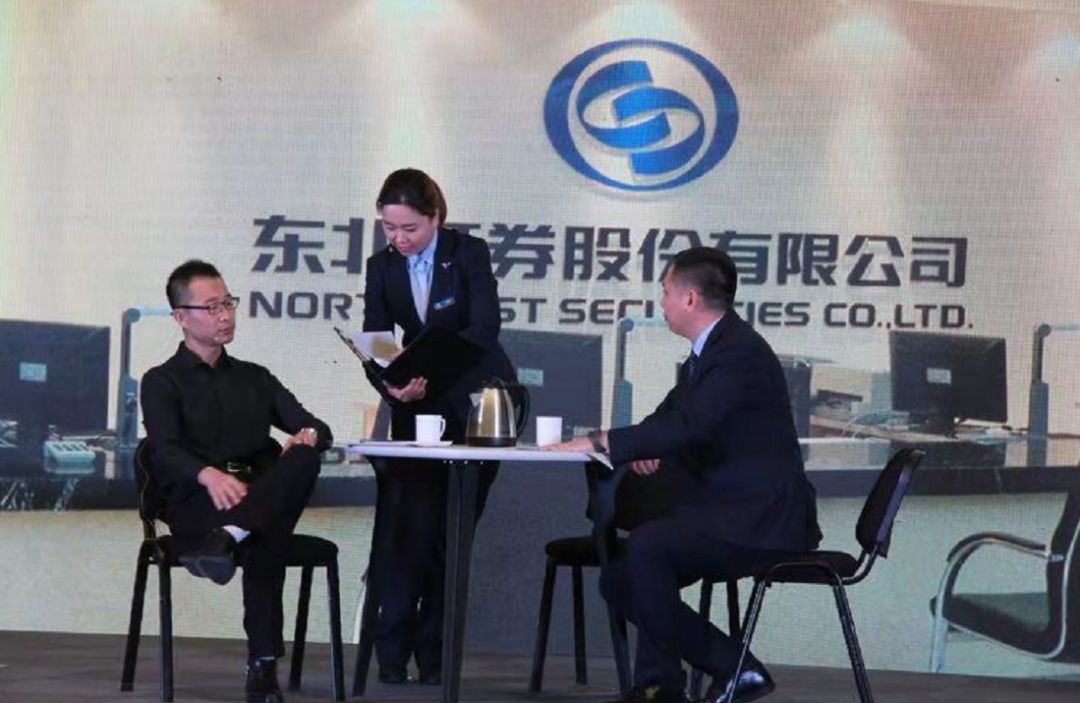 券商客户服务券商客户服务是券商公司为了维护和发展与客户的良好关系，提供的一系列服务措施和解决方案。这些服务旨在满足客户的投资需求，解决客户在投资过程中遇到的问题，并提升客户的整体投资体验。以下是券商客户服务的主要方面